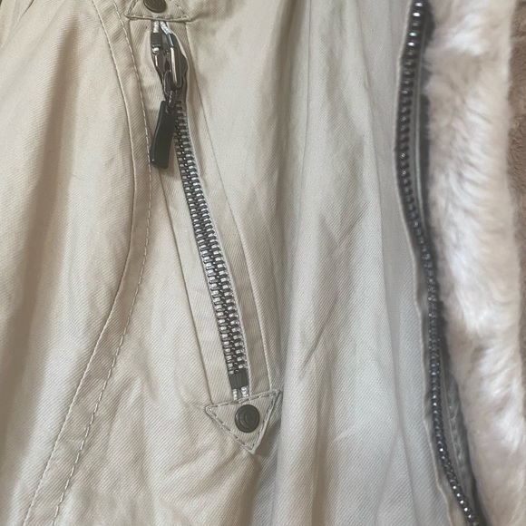 Creenstone trench coat size Euro 46 (size 13US), cream with tan fur collar - Picture 3 of 11